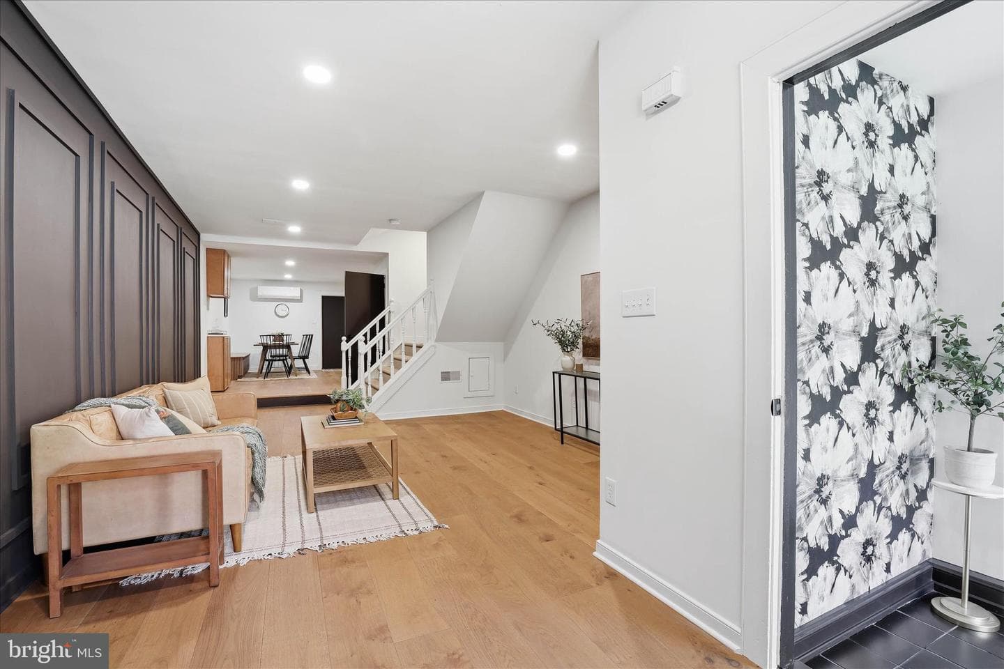 16 E Walnut St photo 8