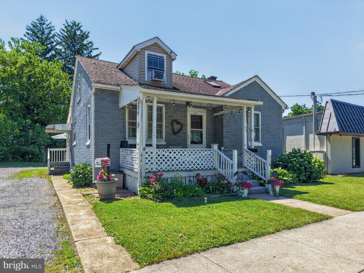 216 W Fulton Street photo 3