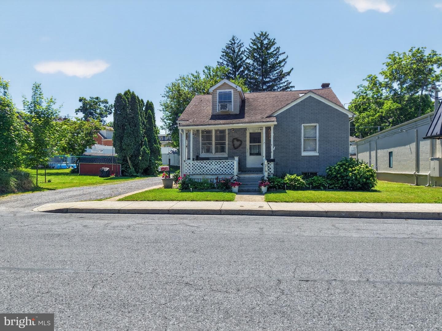216 W Fulton Street photo 4