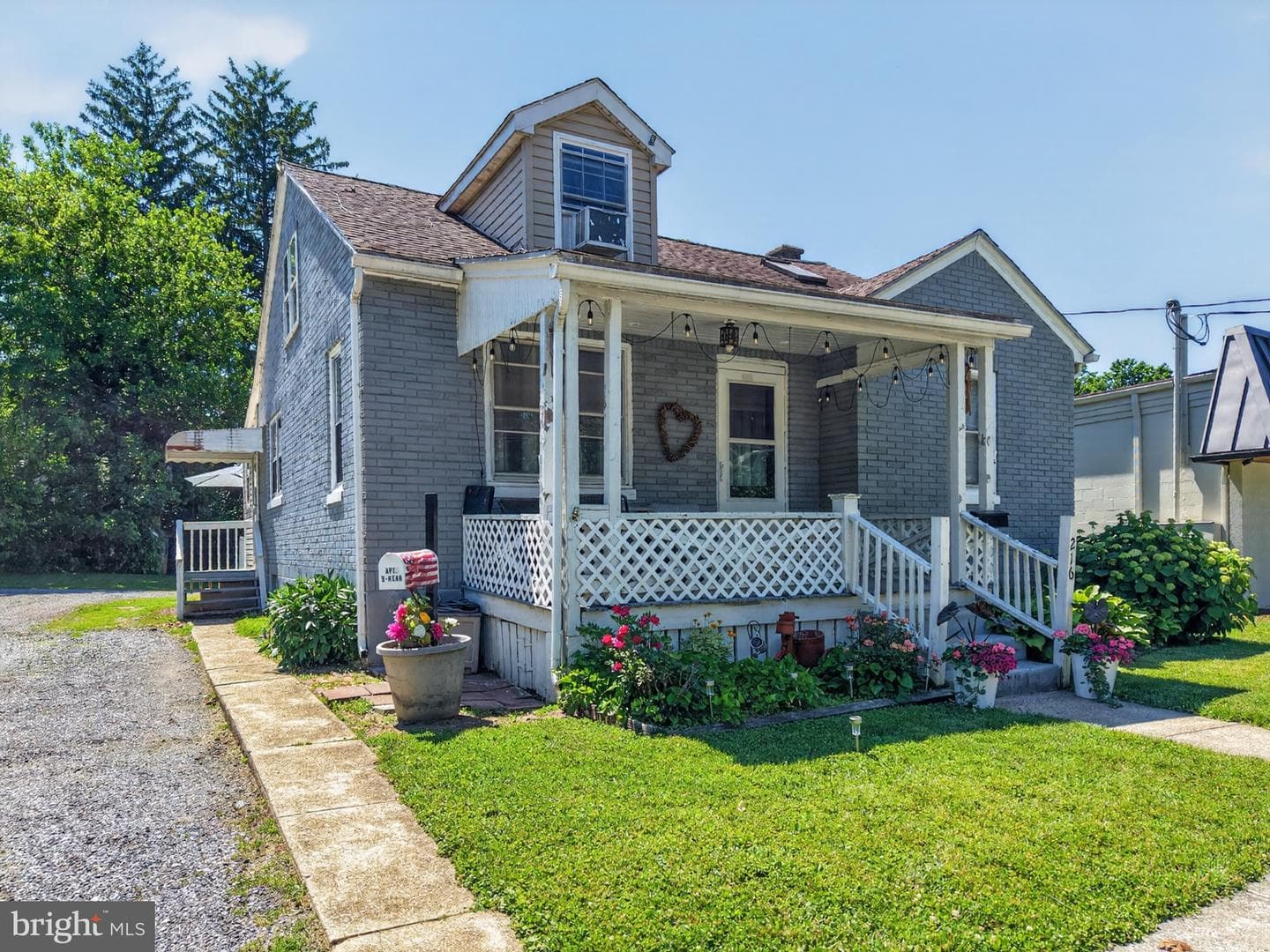216 W Fulton Street photo 6