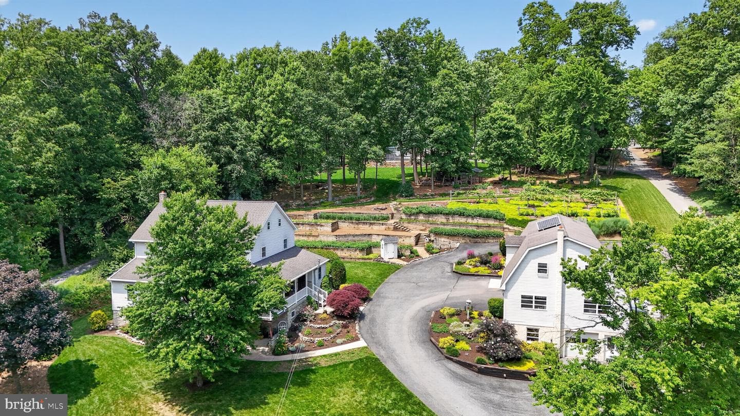 257 Hill Road, New Holland