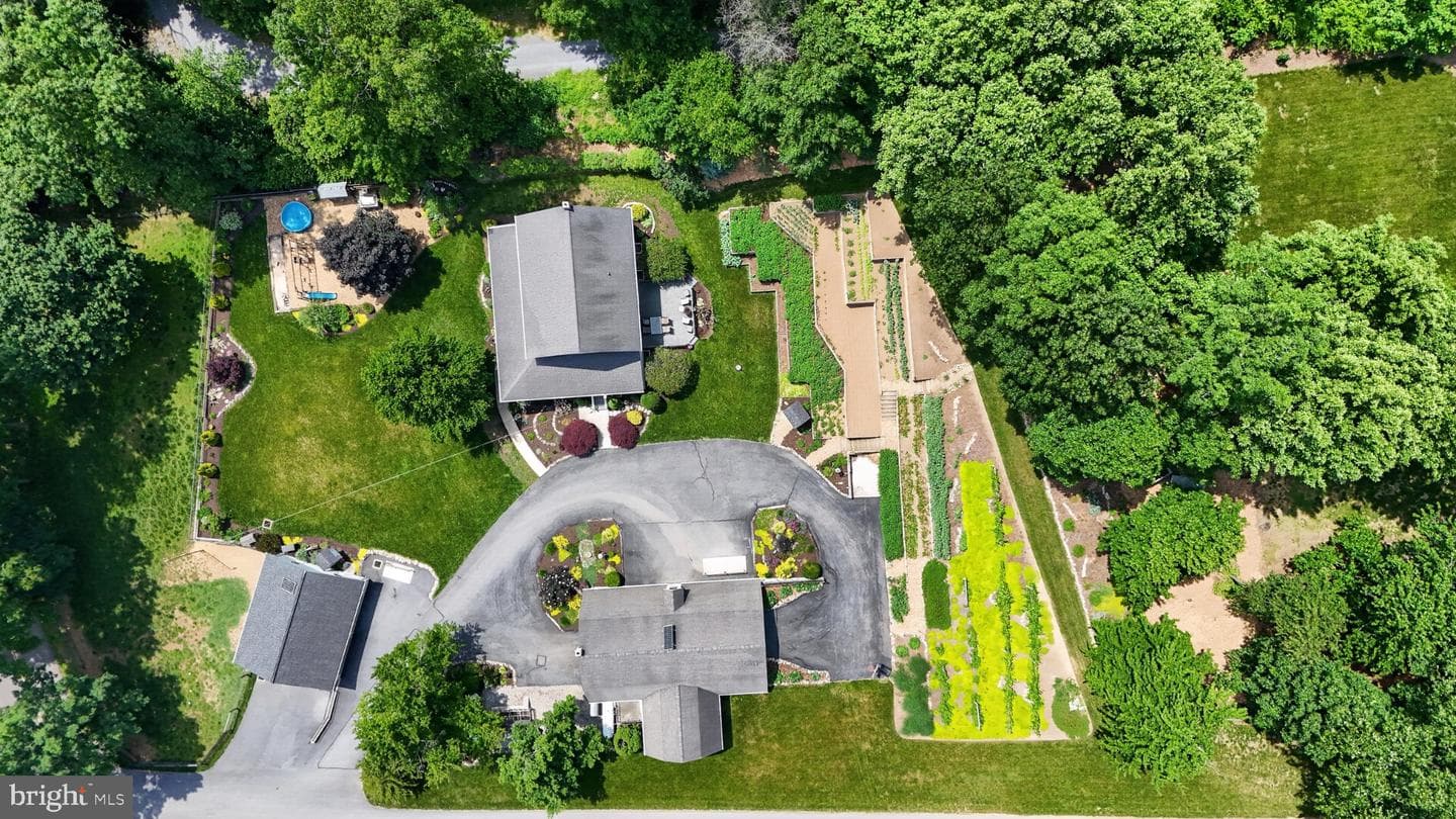 257 Hill Road, New Holland