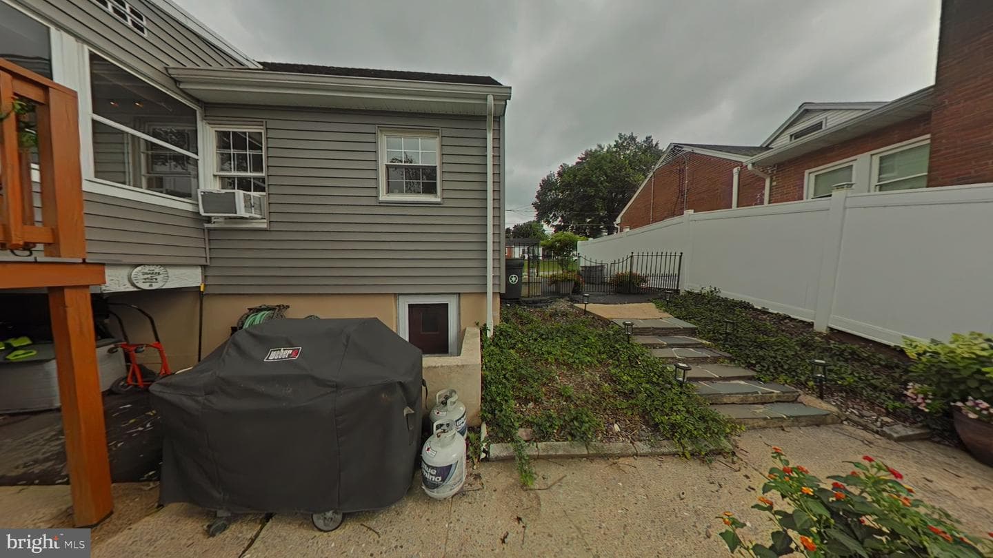 311 Lemon Street photo 40