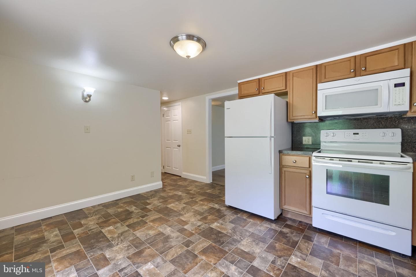 160 Buch Avenue photo 11