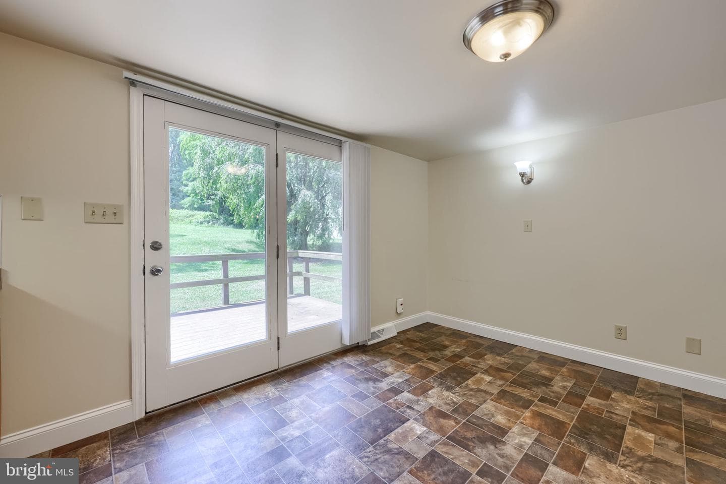 160 Buch Avenue photo 12