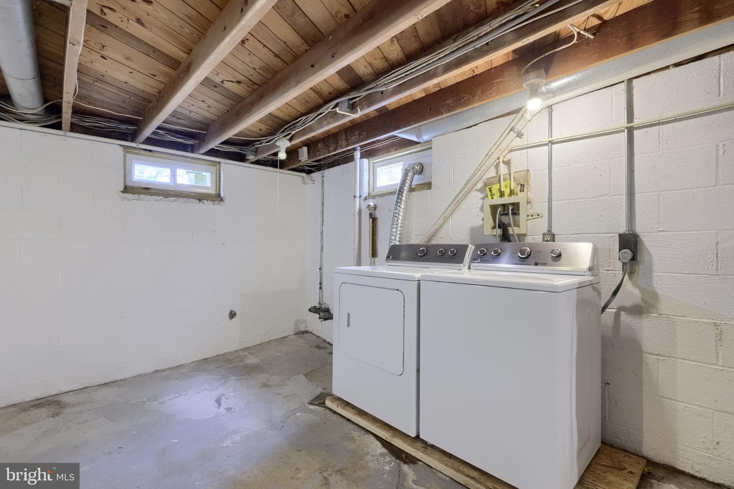 160 Buch Avenue photo 22