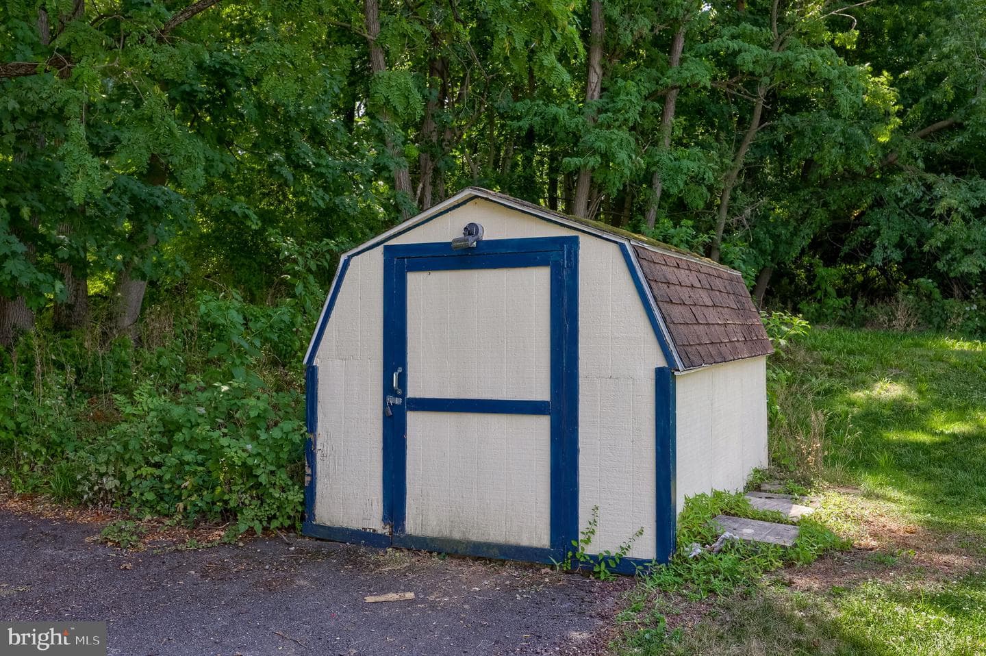 160 Buch Avenue photo 29