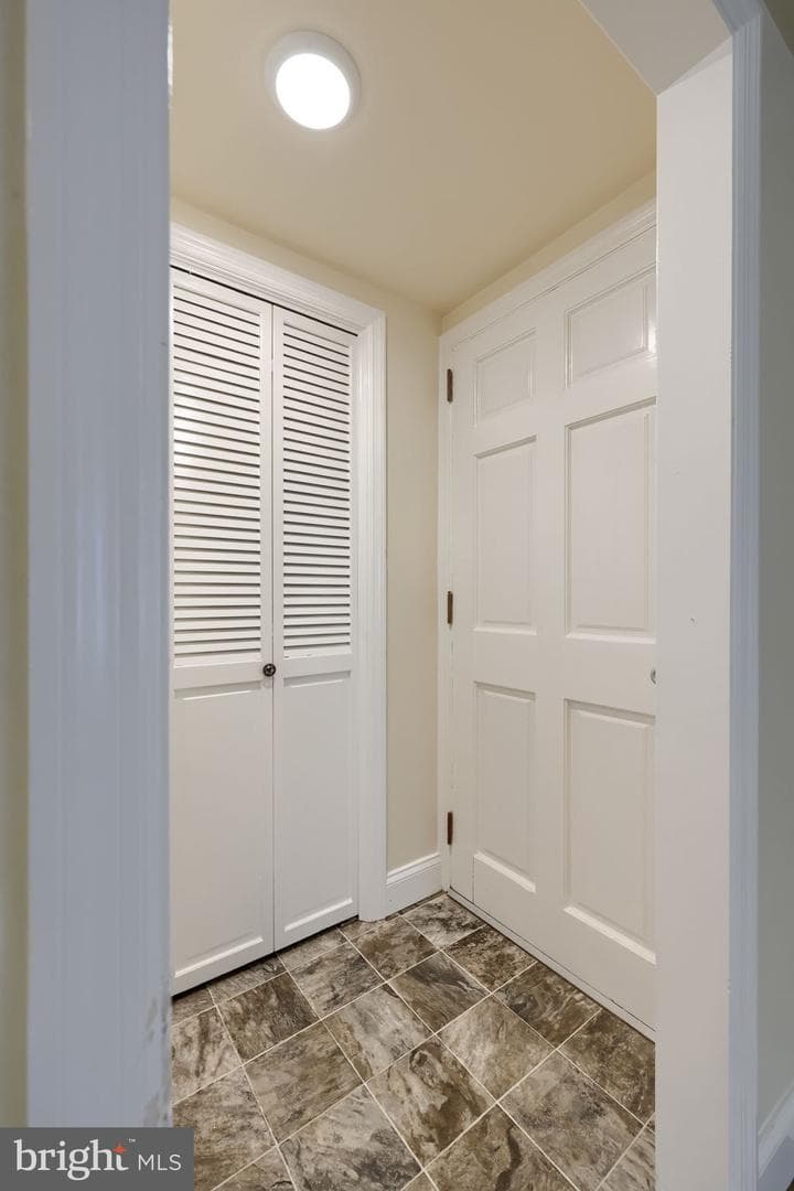 160 Buch Avenue photo 5