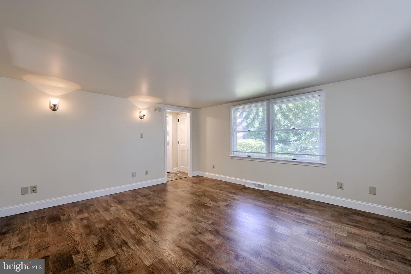 160 Buch Avenue photo 6