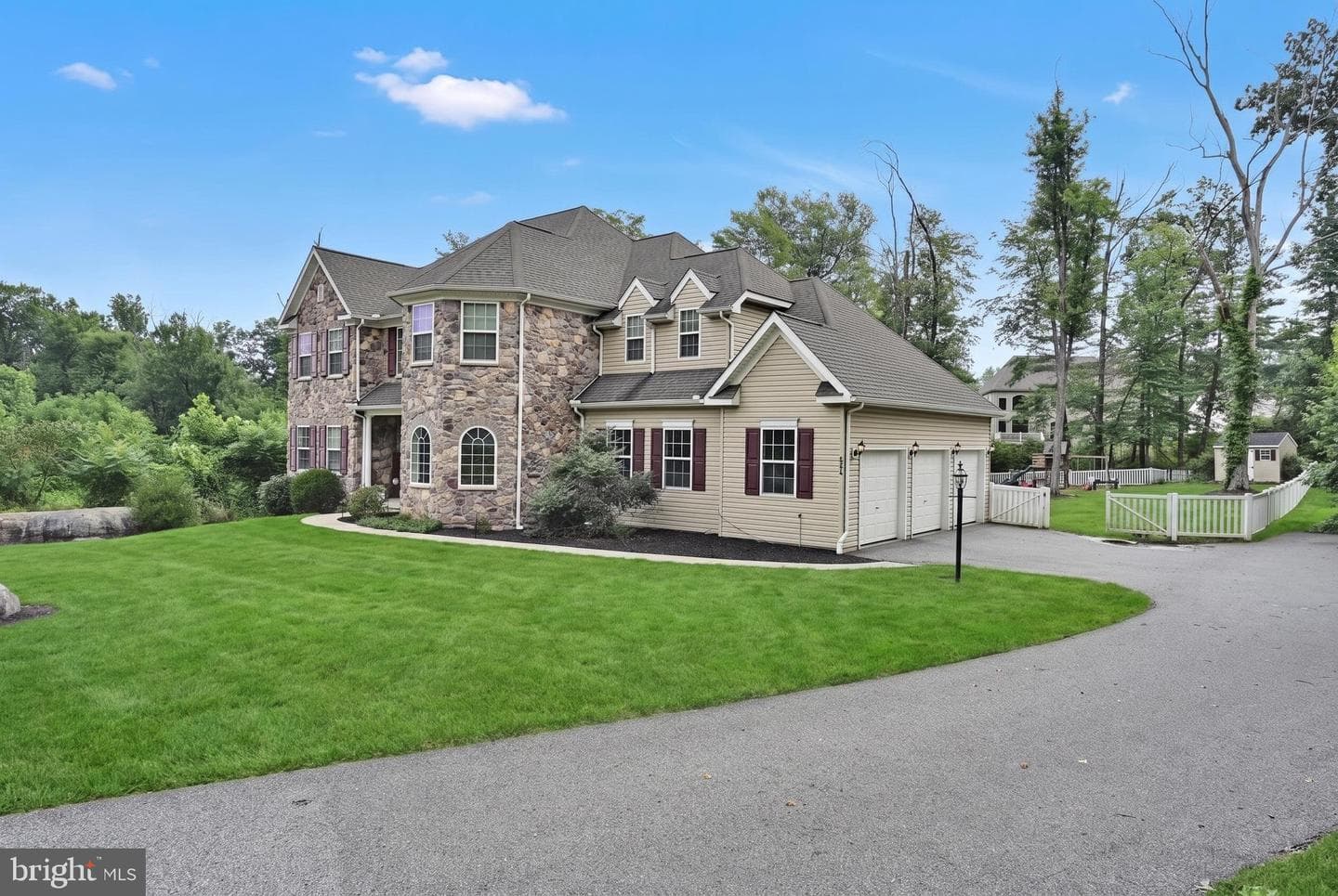 234 Crimson Lane photo 3