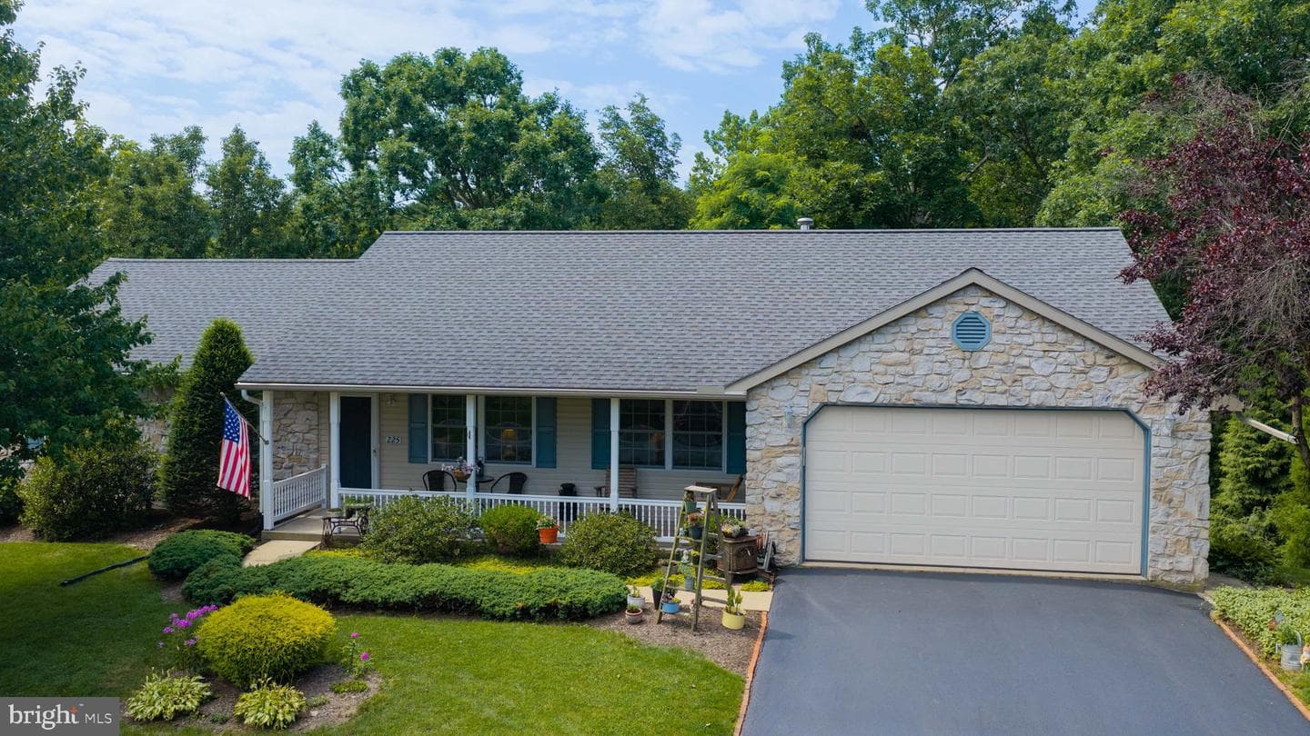 225 Country Drive photo 5