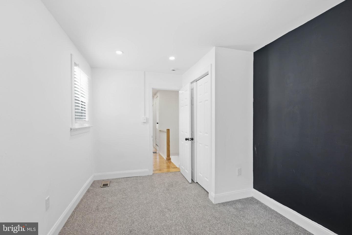 652 Hebrank Street photo 27