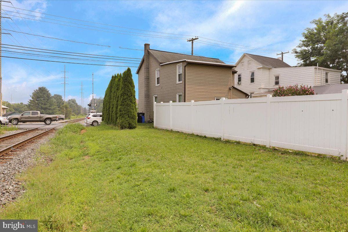 724 Rohrerstown Road photo 30