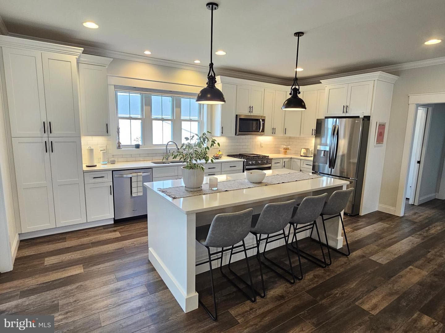 1855 Emerald Way photo 3