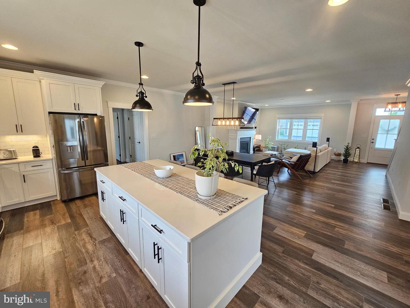 1855 Emerald Way photo 4