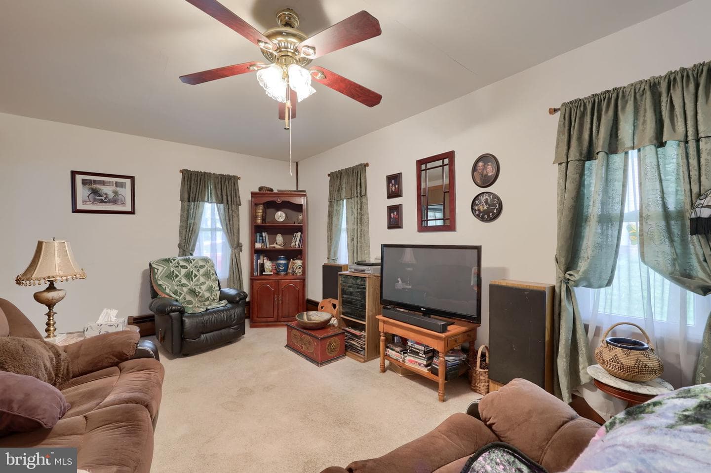 945 Maple Street photo 11