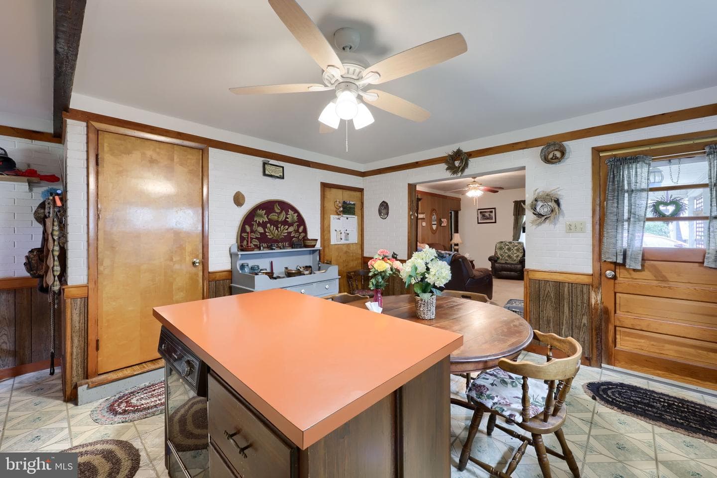 945 Maple Street photo 5