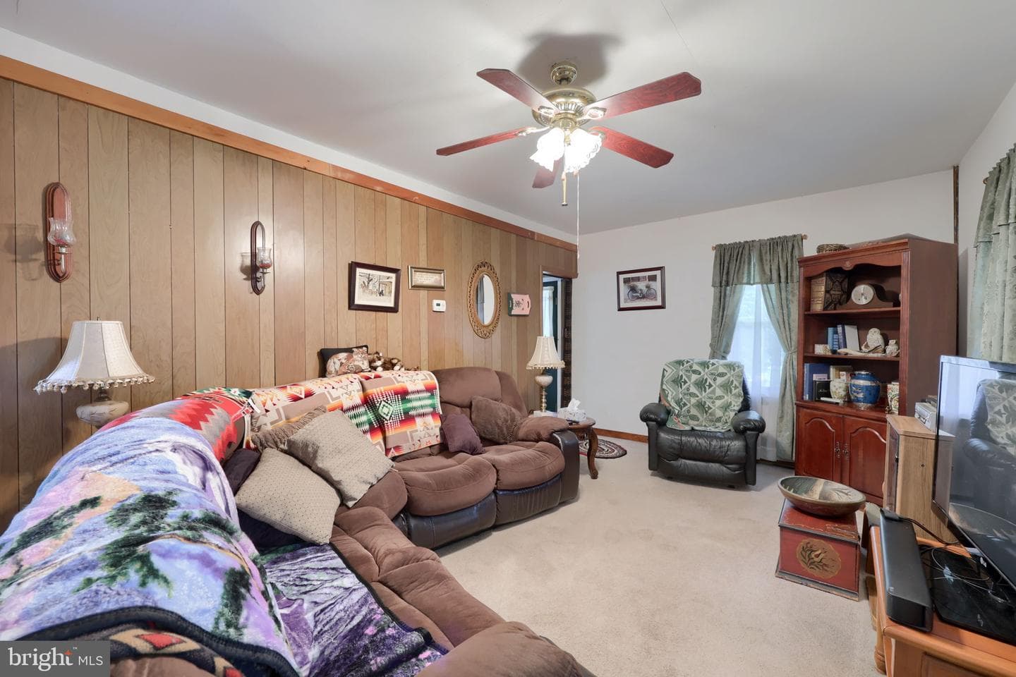 945 Maple Street photo 9