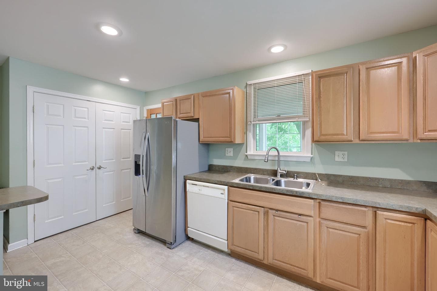 138 Crest Avenue photo 9