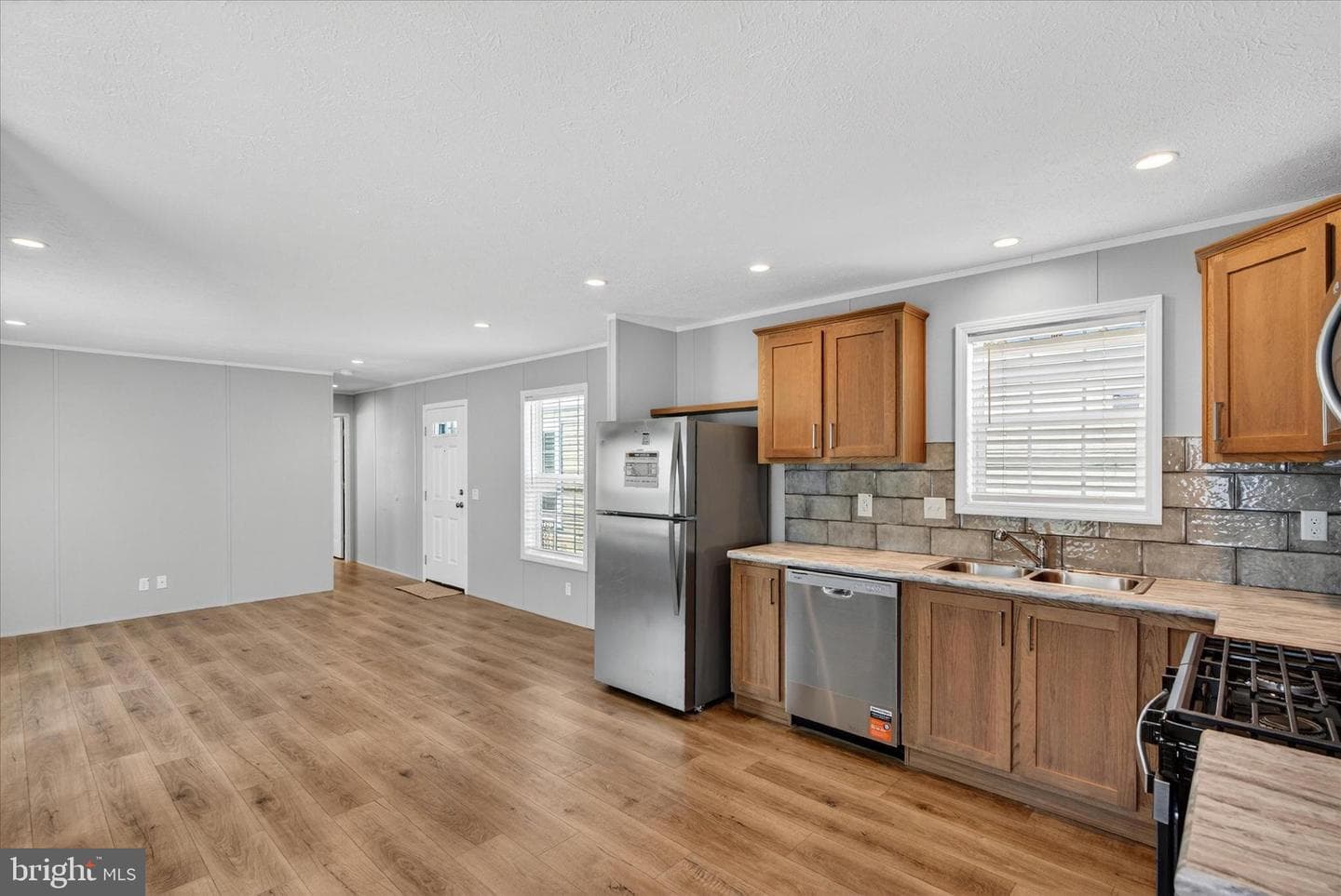 77 Circle Drive photo 12