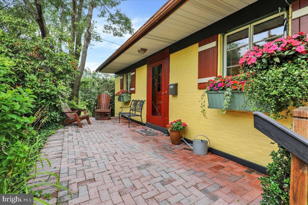 16 Jackson Drive, Lancaster