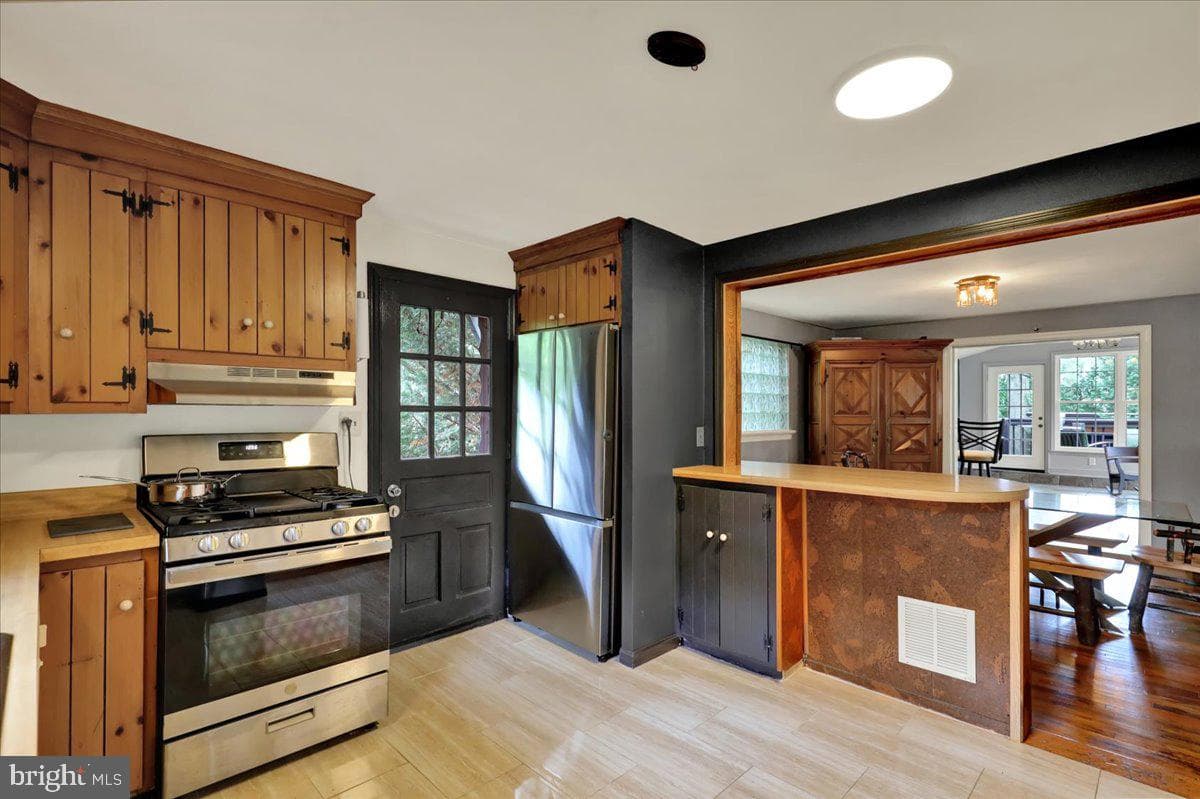 16 Jackson Drive photo 17