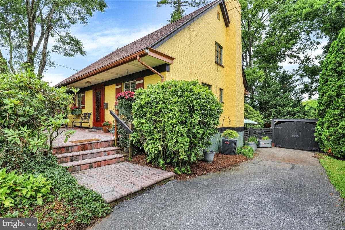 16 Jackson Drive, Lancaster