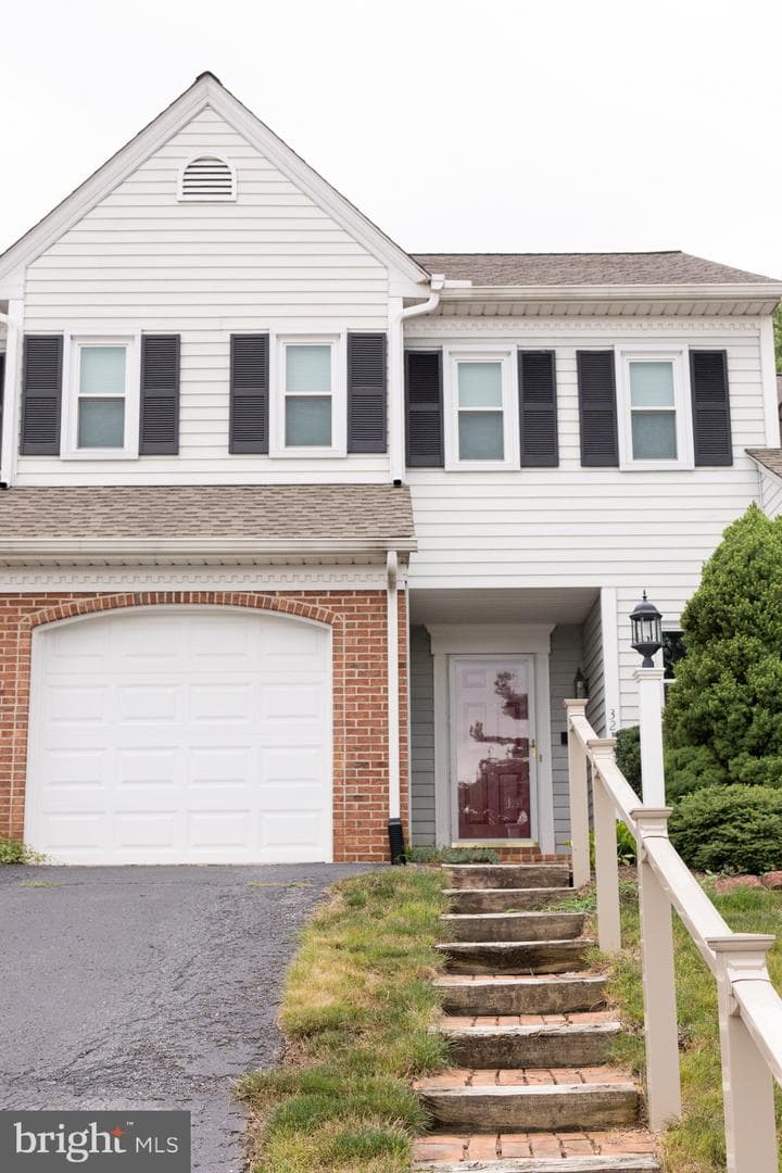3213 Pinewyn Circle, Lancaster