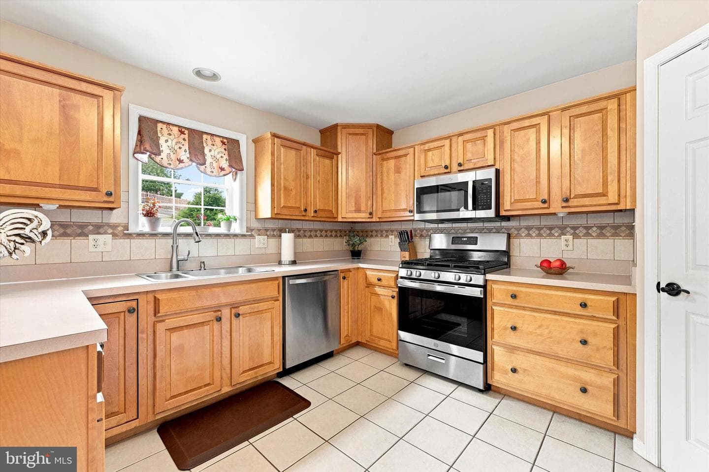 121 Meadowview Drive photo 4