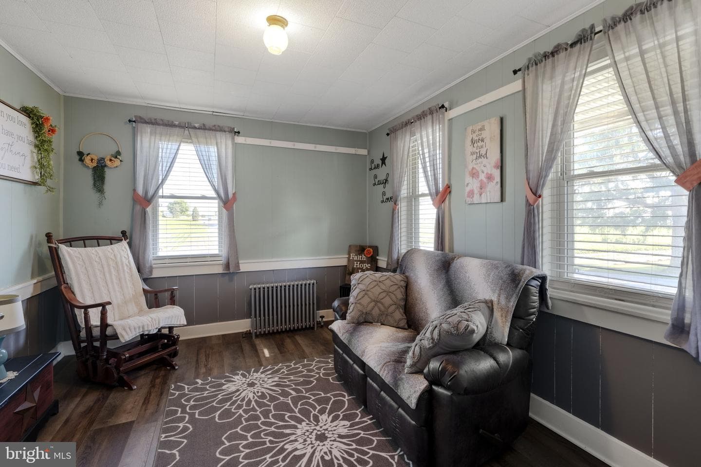 680 N Railroad Avenue photo 32