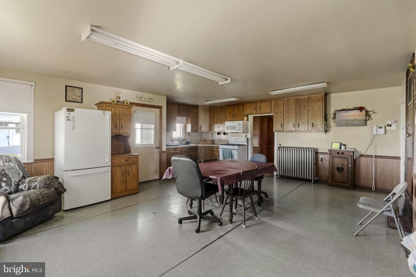 680 N Railroad Avenue photo 37