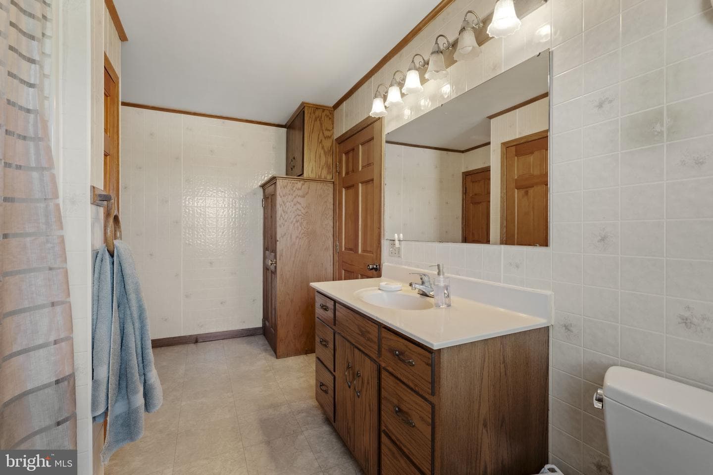 680 N Railroad Avenue photo 44