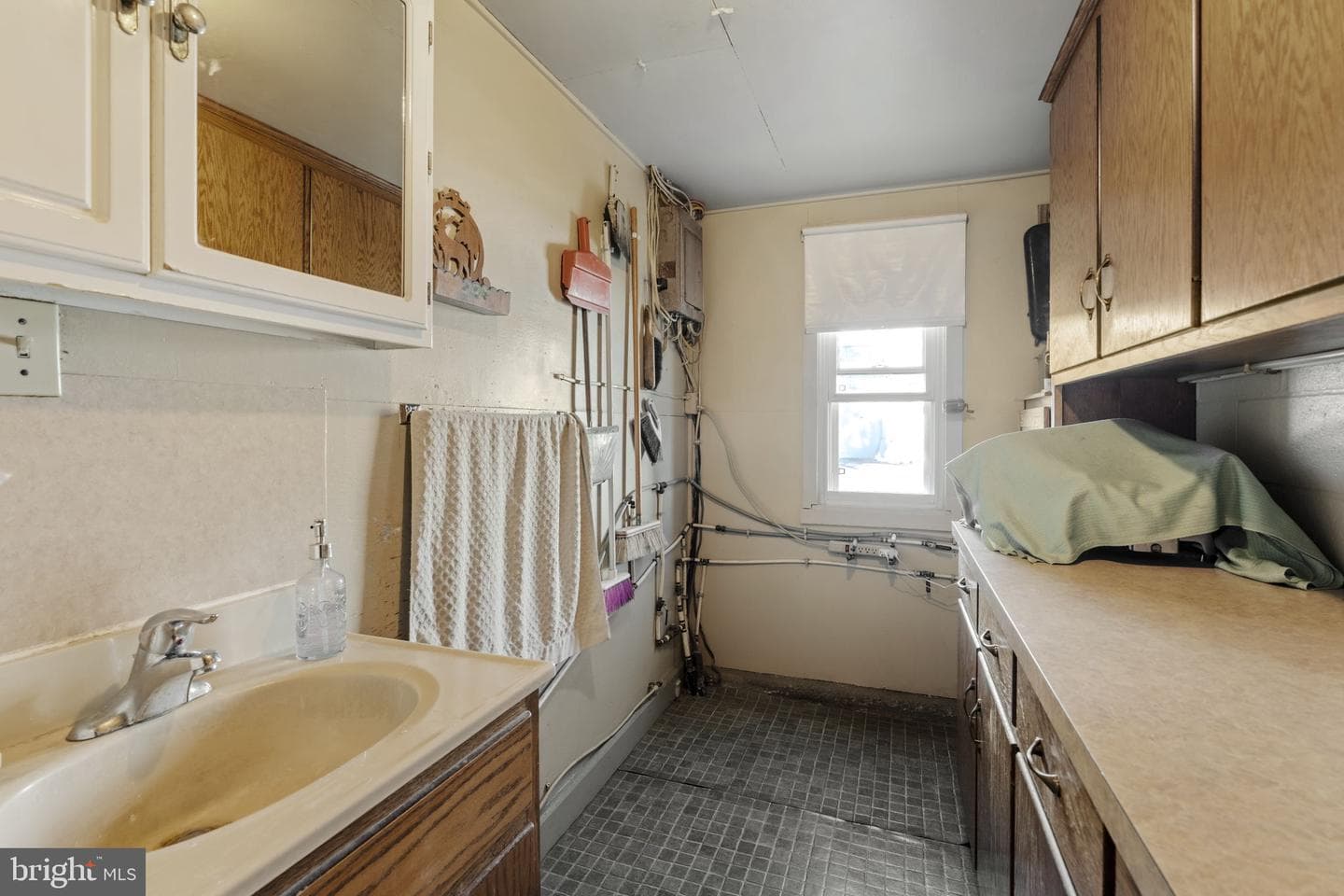 680 N Railroad Avenue photo 45