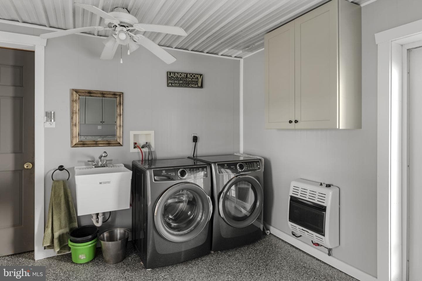 680 N Railroad Avenue photo 49