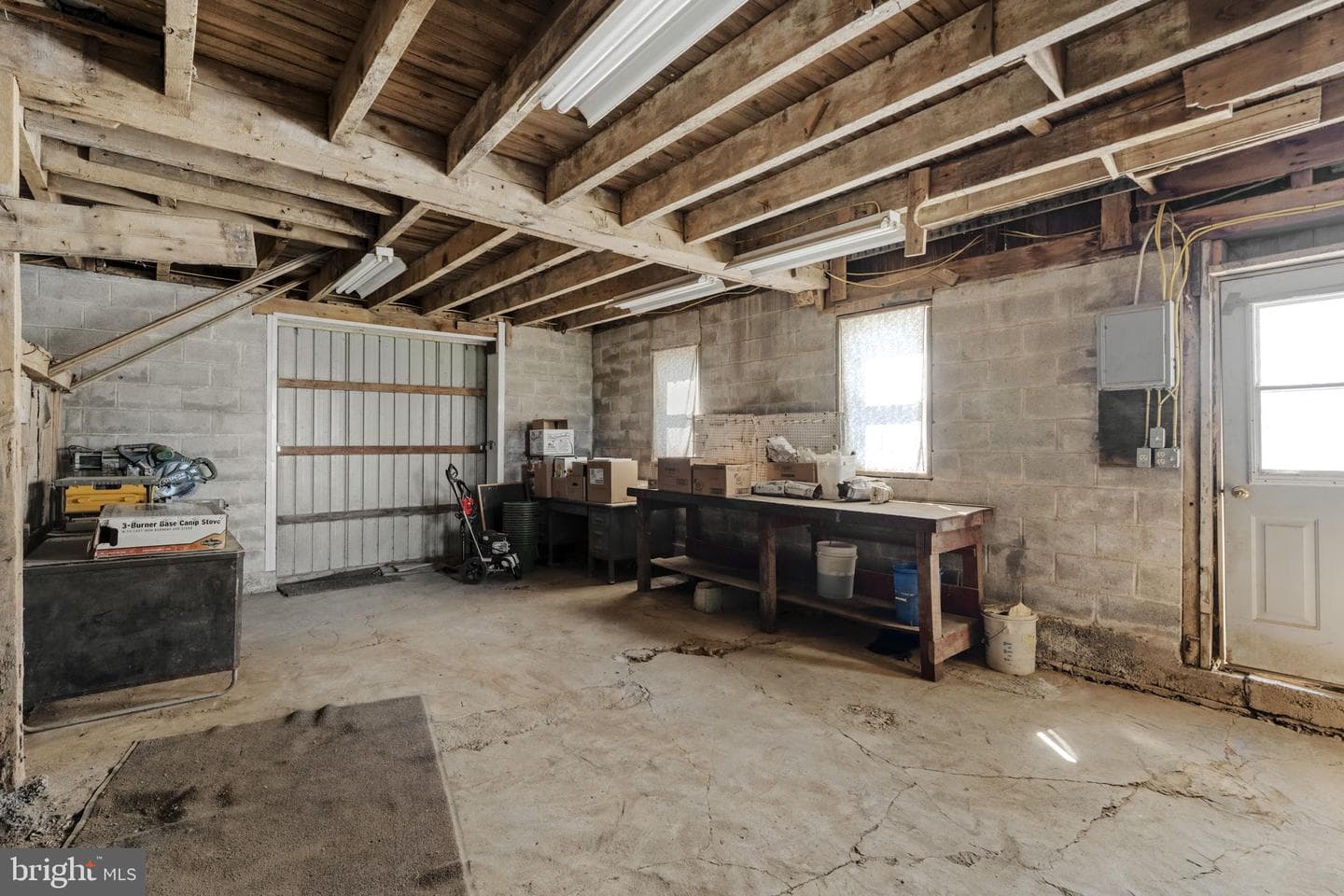 680 N Railroad Avenue photo 66