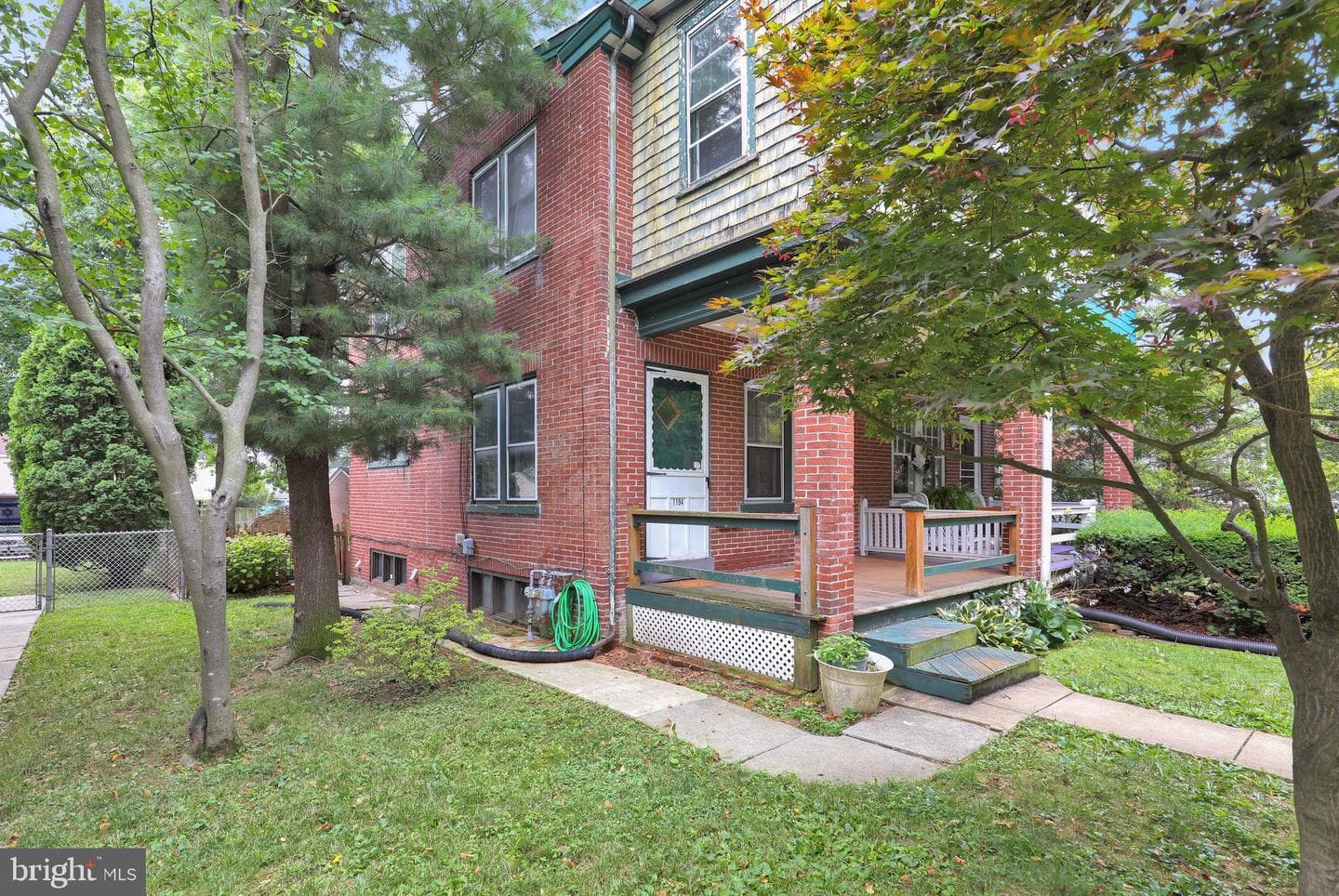 1194 Elm Avenue photo 3