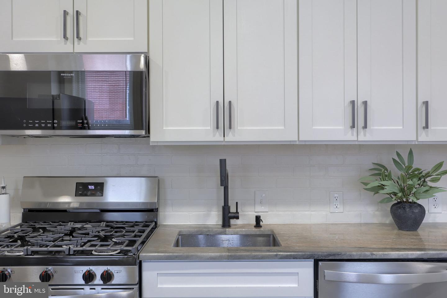 662 Walnut Street photo 12