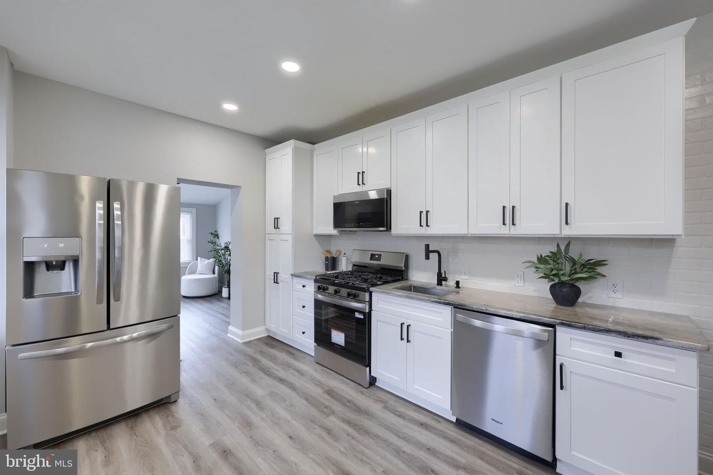 662 Walnut Street photo 13