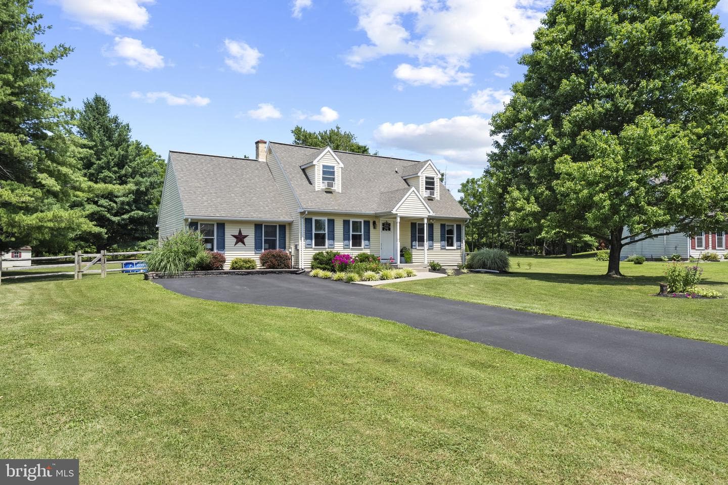 50 Saddler Drive photo 3