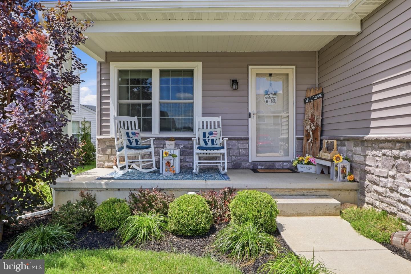 405 Jared Way, New Holland