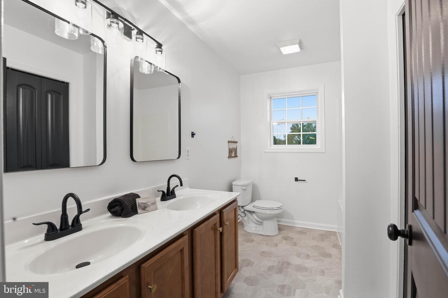 125 Woodmeadow Drive photo 25