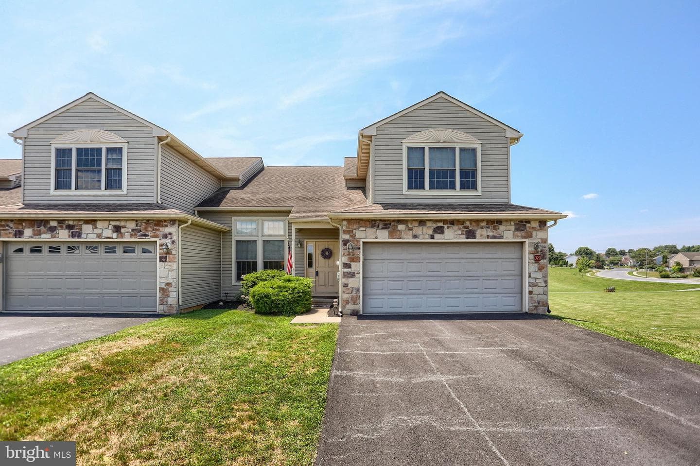 320 Ashley Drive photo 2