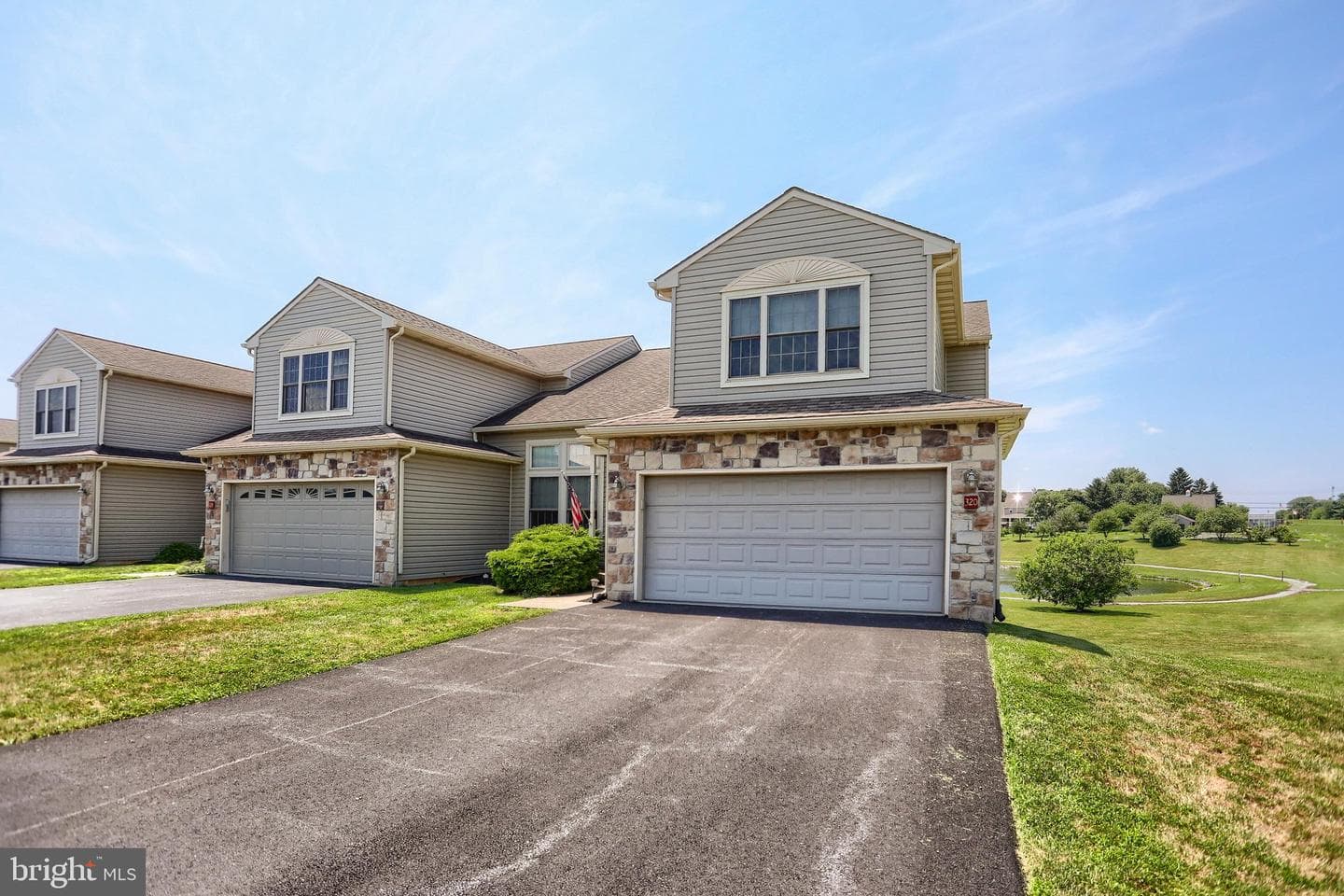320 Ashley Drive photo 3