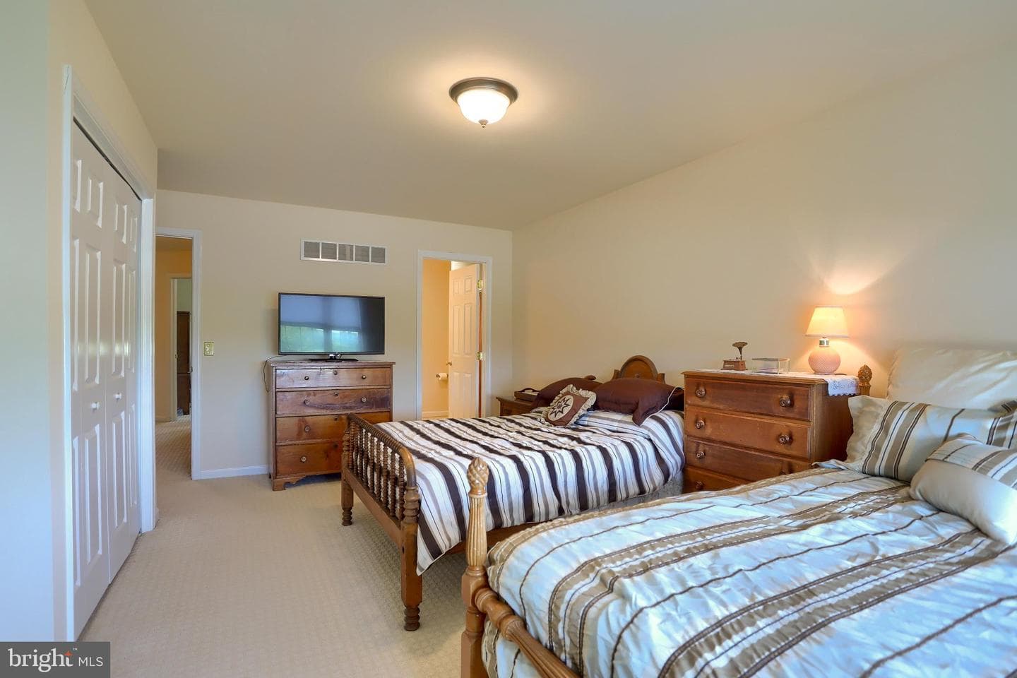 320 Ashley Drive photo 31