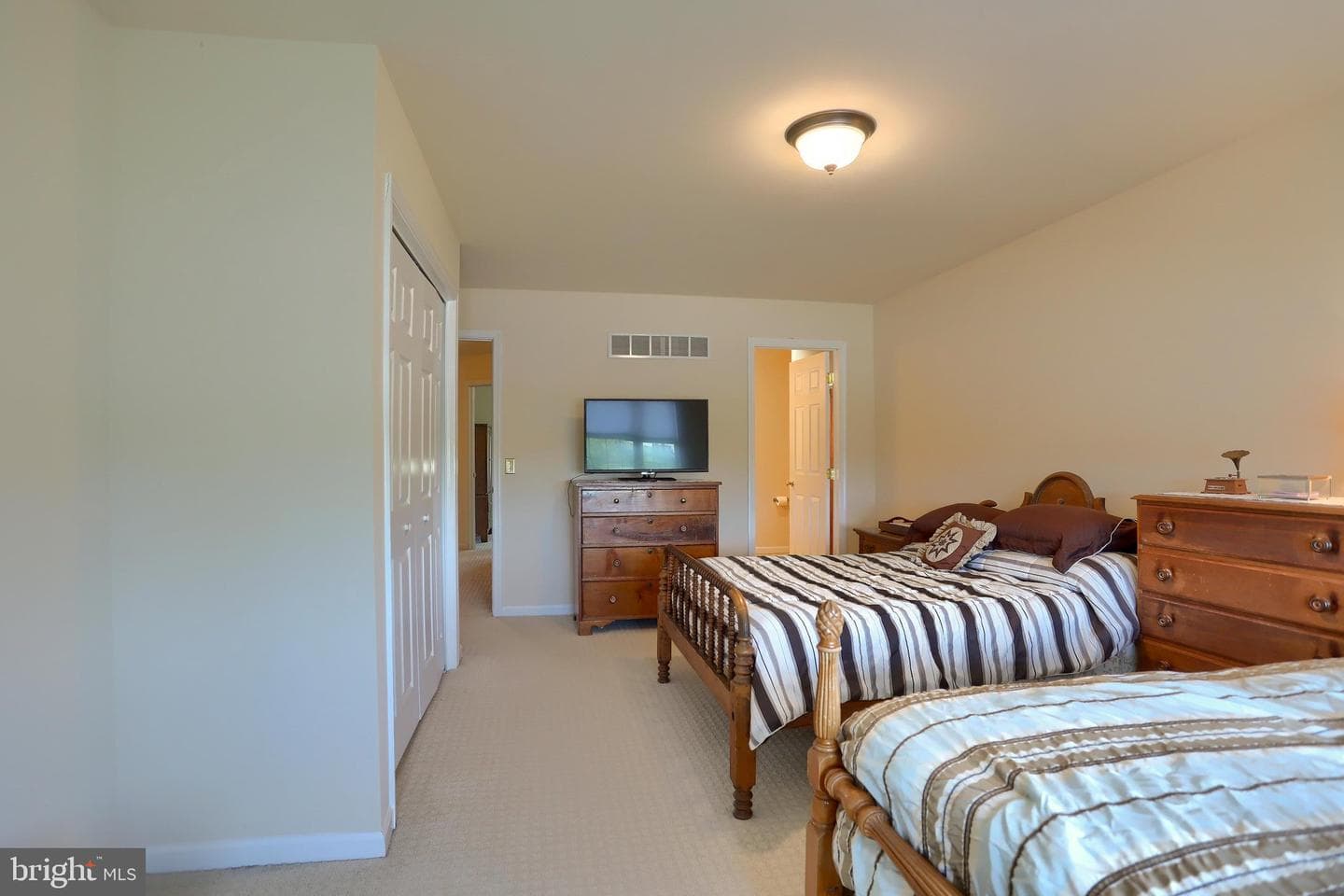 320 Ashley Drive photo 32