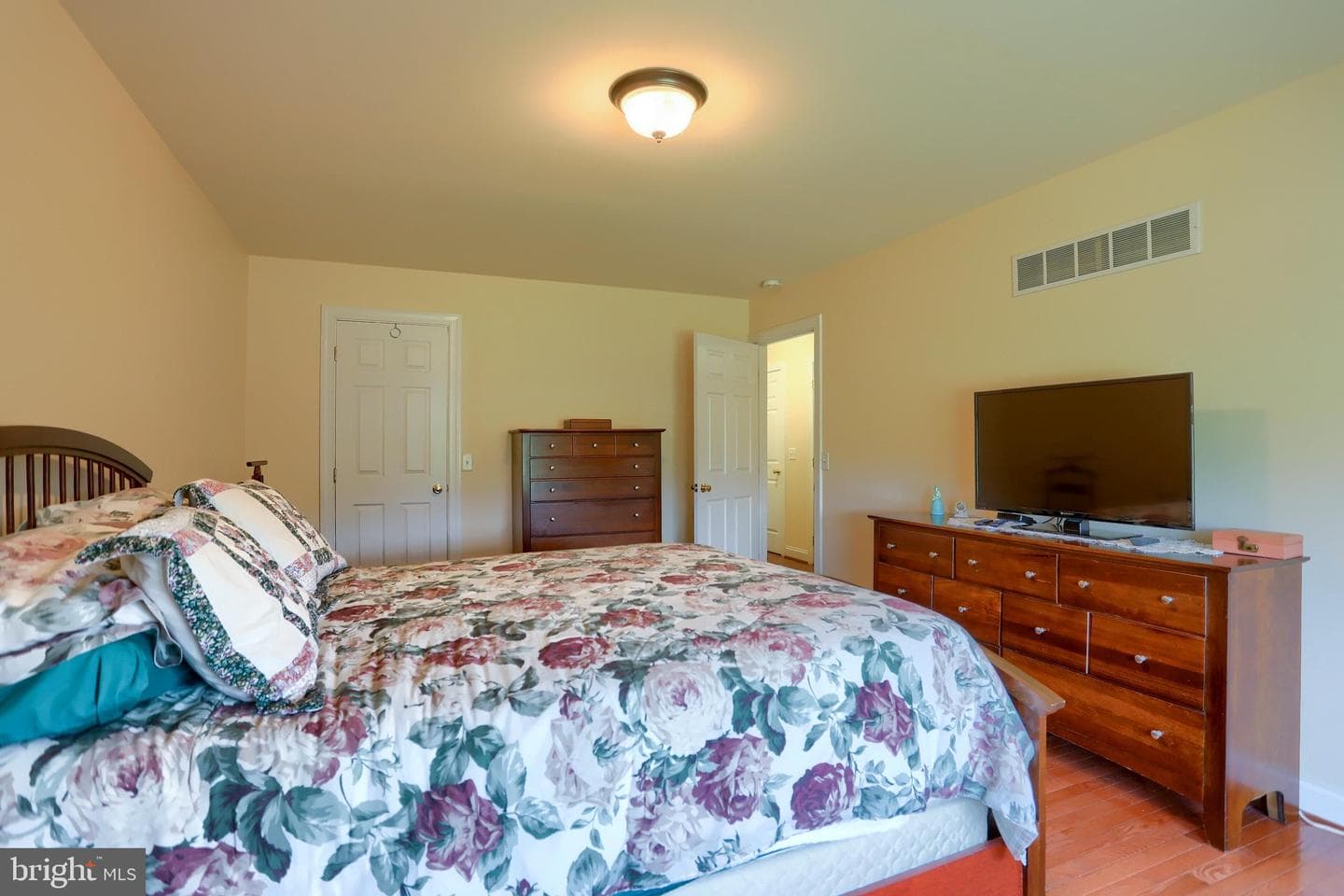 320 Ashley Drive photo 34