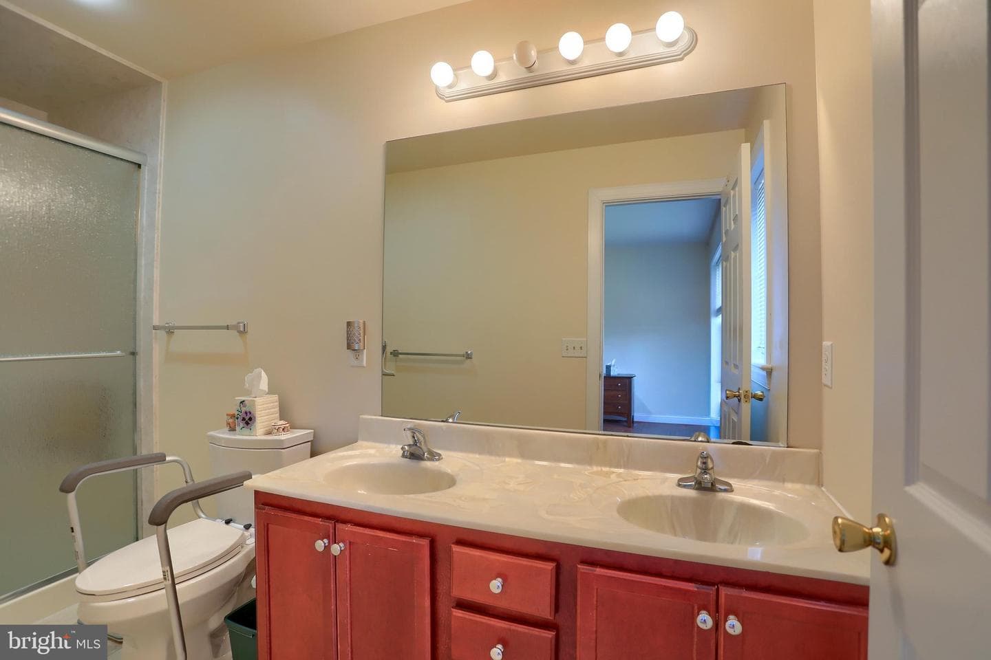 320 Ashley Drive photo 35