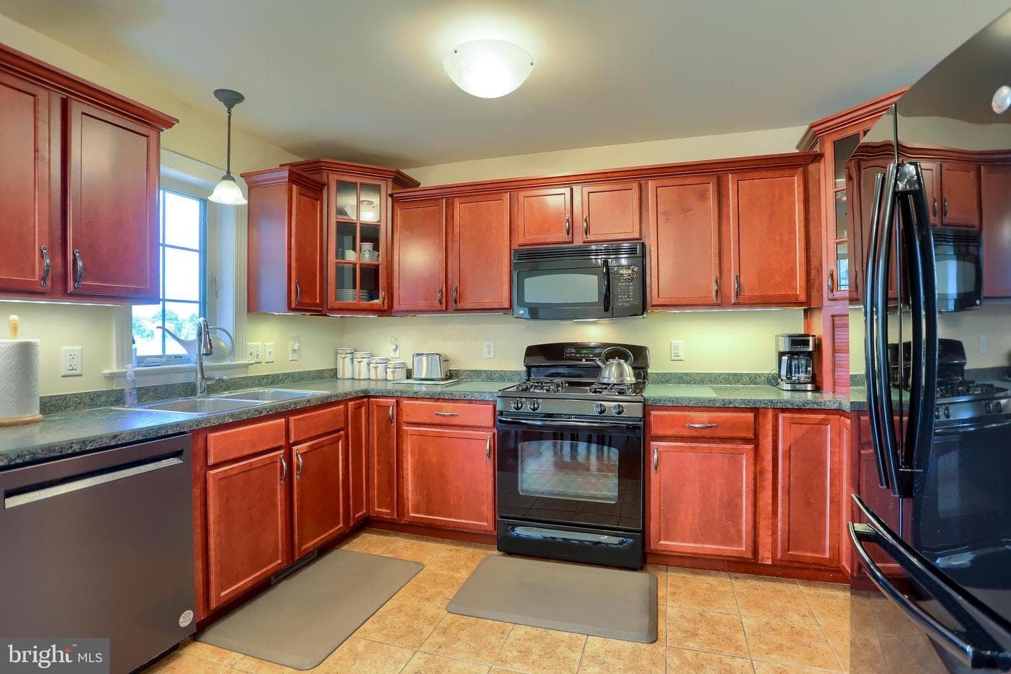 320 Ashley Drive photo 8