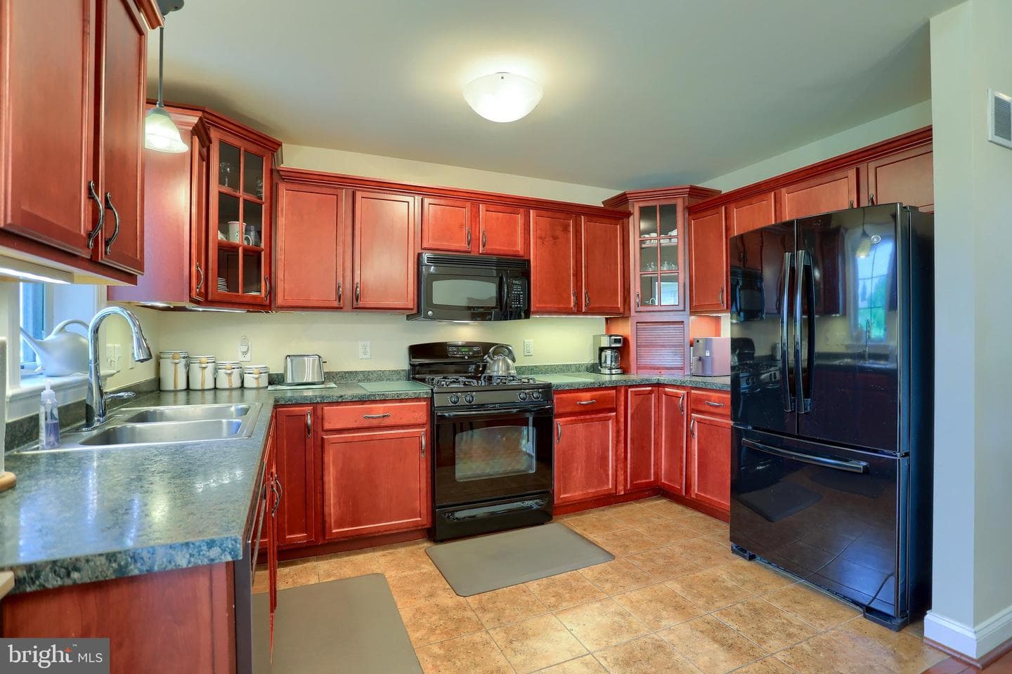 320 Ashley Drive photo 9