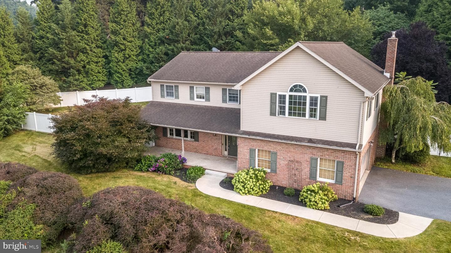 1328 Edgewood Drive photo 4
